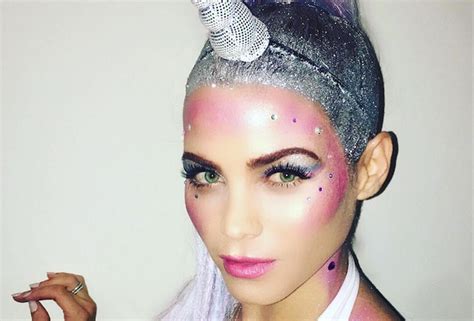 14 Best Celebrity Halloween Makeup Looks | BEAUTY/crew