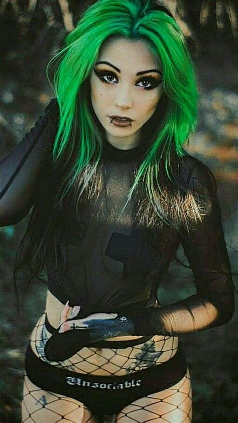 I Love Her Gothic Girls Goth Beauty Dark Beauty Coiffure Hair Gothic Looks Alt Girls