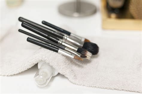 Beauty // How to Clean and Disinfect Your Brushes - Fresh Mommy Blog