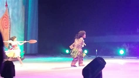 Moana and Maui Disney on Ice Manila - YouTube