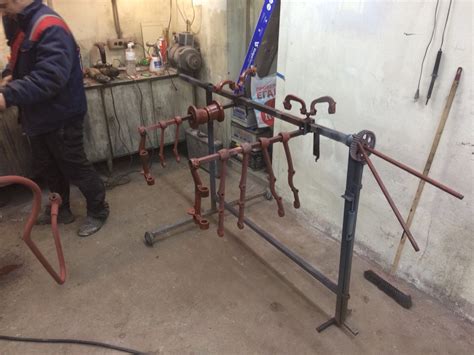 Установка рычагов, поворотных кулаков, пружин — ГАЗ 24, 2,4 л, 1973 ...