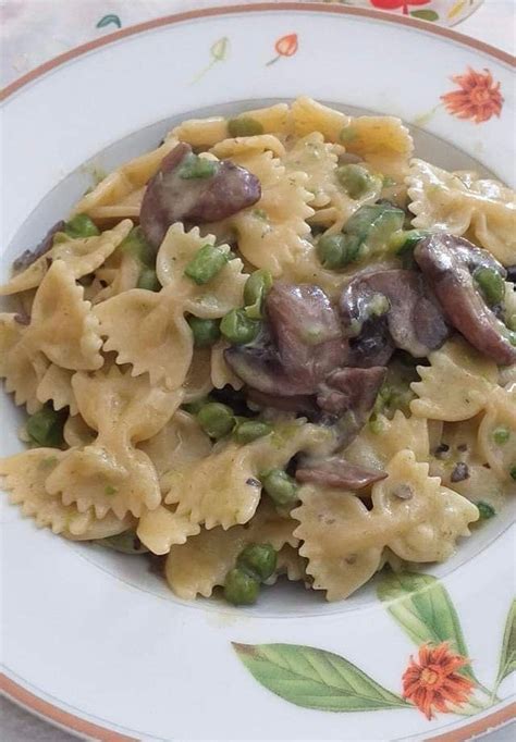 Farfalle Con Funghi E Piselli Piatti Facili