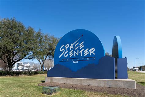 Tailored trips at Space Center Houston | Vialala