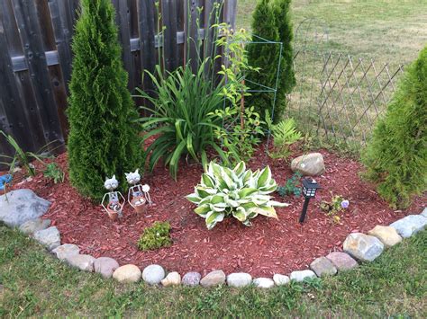 Corner Beet | Driveway Landscaping Ideas