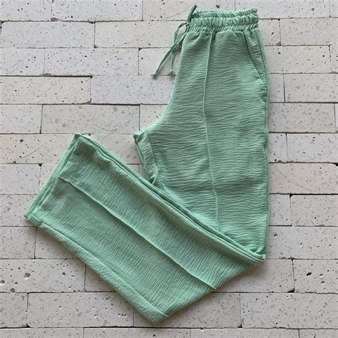 Calça Pantalona Air Flow Elástico na Cintura e Vinco Nude Dondoca Moda