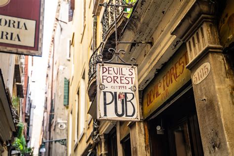 Contatta Il Devil S Forest Pub Venezia