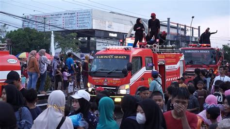 Atraksi Semprot Air Pemadam Kebakaran Sragen Karnaval Pembangunan