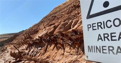 Le Montagne Rosse Di Sardegna Discariche Di Metalli In Attesa Di