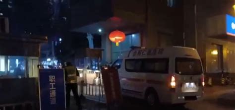 渭南一产妇大出血，两地交警上演“生死时速”； 8℃！她跳湖轻生，他们组成人梯施救