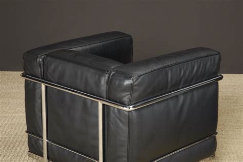 Paire De Fauteuils Club En Cuir Noir Lc De Le Corbusier Pour