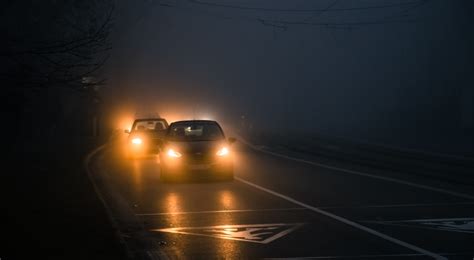 Uwaga na marznący deszcz i gołoledź drogi mogą być śliskie IMGW