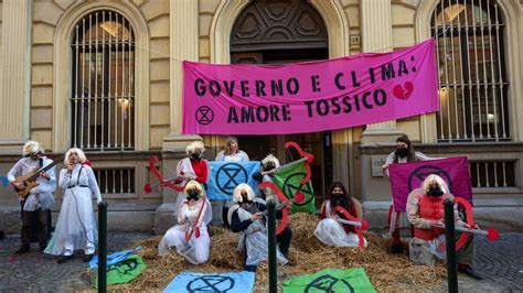 Extinction Rebellion Nuova Protesta Degli Ambientalisti A Torino La