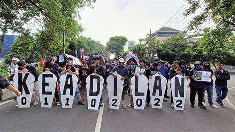 Aremania Turun Jalan Tuntut Hukum Tragedi Kanjuruhan Karena Macetnya