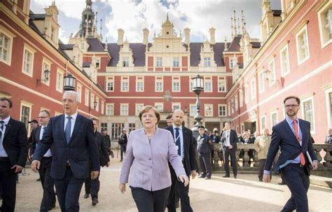 Bundeskanzlerin Angela Merkel Und Der Franzoesische Praesident Francois