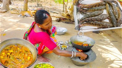 Small Snake Head Fish Curry Cooking With Vegetable By Santali Tribe