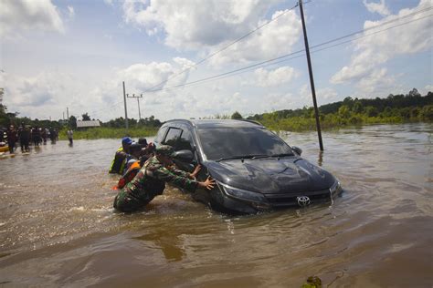 Banjir Barito Ganggu Ruas Jalan Palangka Raya Buntok 101KPFM