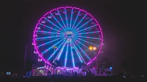 An Amusement Park At Night · Free Stock Photo