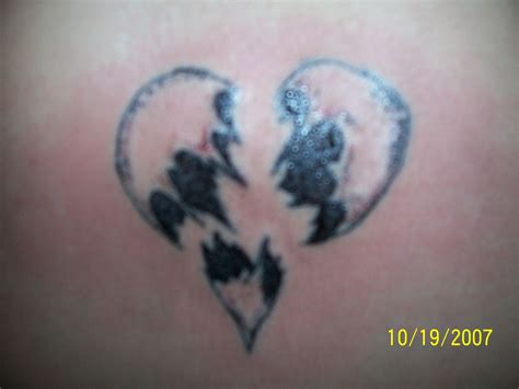 Tattoo Of Broken Heart Broken Heart Tattoo Broken Heart Tattoo Designs Broken Tattoo