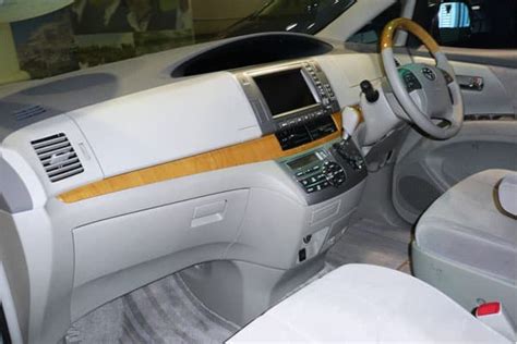 Toyota Previa Car Model | Detailed review of Toyota Previa Model