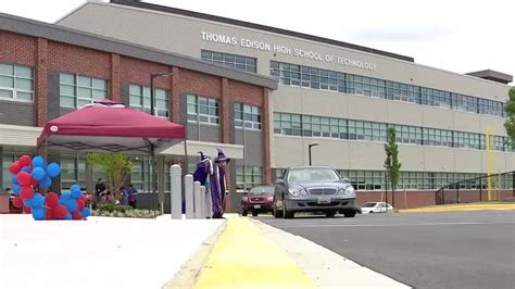 Thomas Edison High School Of Technology In Wheaton Hosts Drive Thru