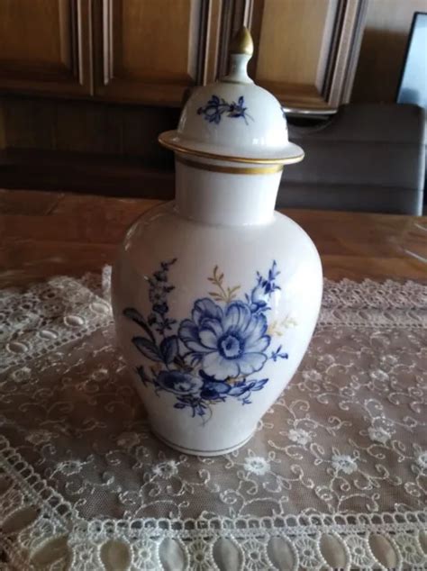 VASE MIT DECKEL Meißener Porzellan blaue Blumen Golddekor H 22 5 cm 1