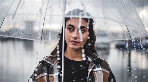 पावसाळ्यात अशी घ्या त्वचेची काळजी करा या टिप्स फॉलो In The Rainy