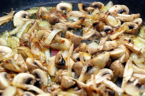 Куриный рулет с грибами