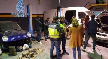 DESMANTELADOS DOS TALLERES ILEGALES DE REPARACIÓN DE VEHÍCULOS EN LORCA