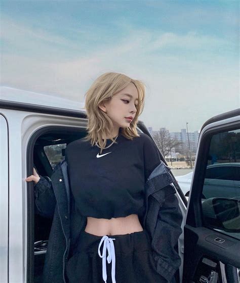 Hot girl xứ Hàn sở hữu gương mặt ngây thơ xinh đẹp tựa búp bê Báo Dân trí