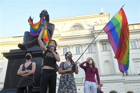 Policja pokazała szokujące nagrania z protestu aktywistów LGBT