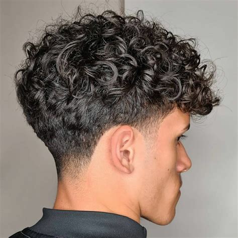 Mens Fade Hairstyle By Justin Mailoa Men Haircut Curly Hair Faded