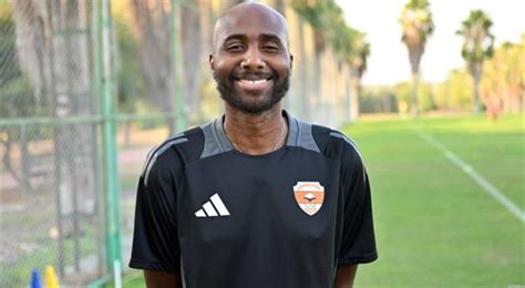 Adanaspor Un Teknik Direkt R Trabzonspor Un Eski Futbolcusu Sol Bamba