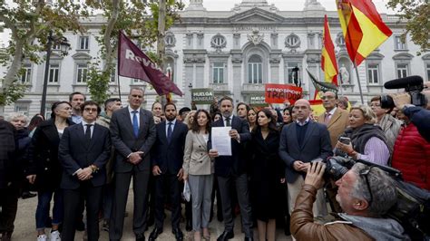 Vox presenta una querella contra Sánchez Puigdemont PSOE y Junts y