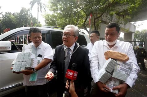 Kasus Bts Kominfo Kejagung Geledah Kantor Maqdir Ismail Usut Asal Uang