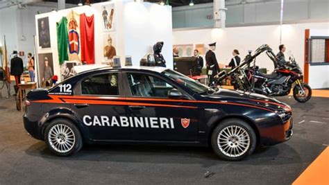 I Carabinieri Alla Fiera Campionaria Un Intero Stand Con Macchine