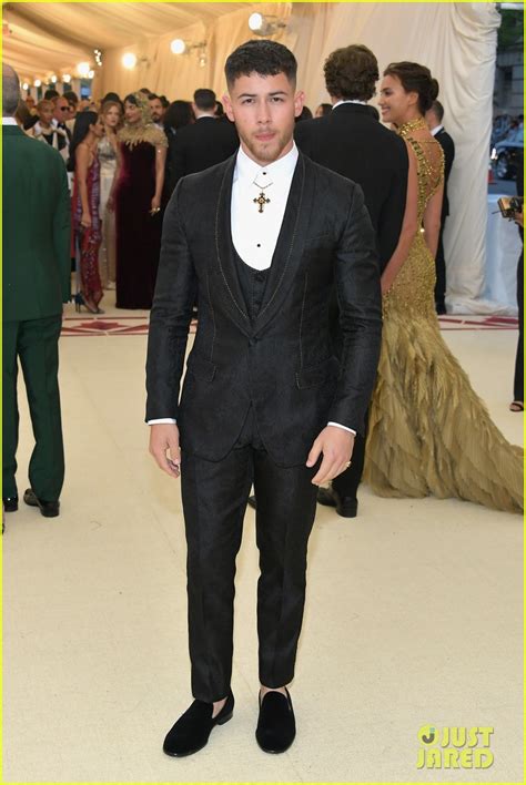 Nick Jonas Rode The Subway To Met Gala Photo Nick