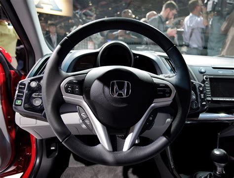 Honda touts sporty hybrid CR-Z (photos) - CNET