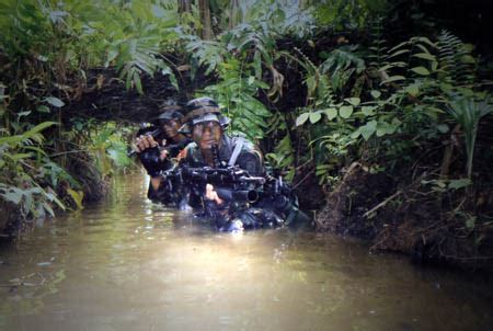 KEBUN EDUKASI: MARINIR INDONESIA TERBAIK KE 2 DI DUNIA