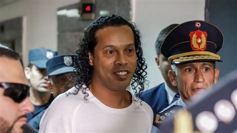 Cómo fue Ronaldinho en la cárcel el testimonio de su carcelero MDZ