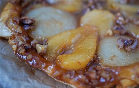 Birnen Tarte mit Haselnusslikör und Haselnuss Crumble Was is hier