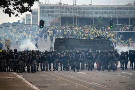 Goi S Vai Mandar For As Policiais Para Combater Atos Golpistas Em