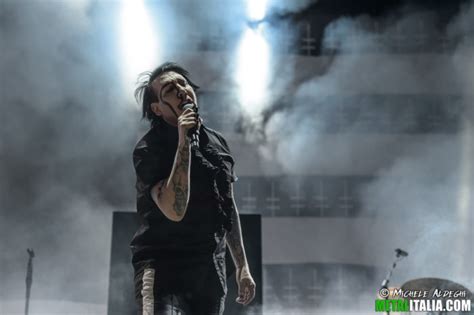 Marilyn Manson Il Nuovo Singolo Raise The Red Flag