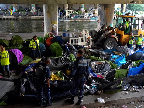 Paris Police Clear Out Migrant Camp At Center Of Debate Bloomberg