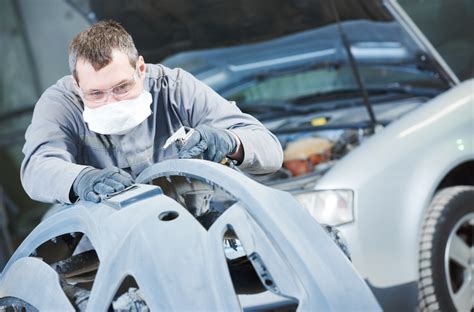 Qué hace un mecánico de autos Euroinnova