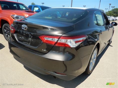 2018 Brownstone Toyota Camry Le 122103630 Photo 2