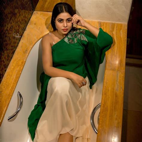 Beautiful Actress Poorna Collections Actress Hot Shamna Kasim Mallu Aunty iiQ8 పరణ Kuwait