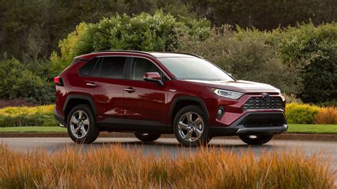 2021 Best Green Vehicle Under $50,000: Toyota RAV4 Hybrid / RAV4 Prime | 2021 autoTRADER.ca Awards