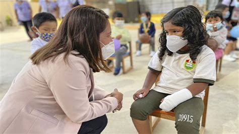 Alcaldesa Sandra Foraquita Salazar Entreg Las Mascarillas A Los Ni Os