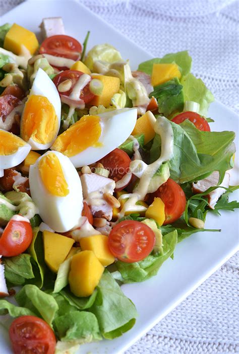 Super Healthy Sunday Salade Met Gerookte Kip Avocado En Mango