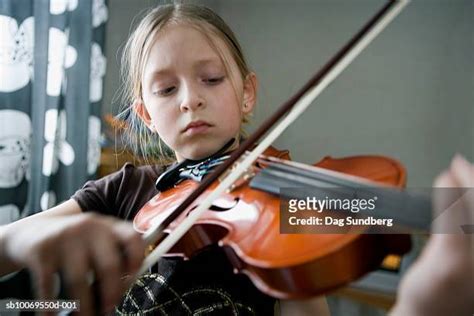 Children Playing Violin Photos and Premium High Res Pictures - Getty Images